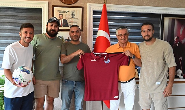 Kemer Belediyesi’nden ilçenin futbol takımlarına malzeme desteği