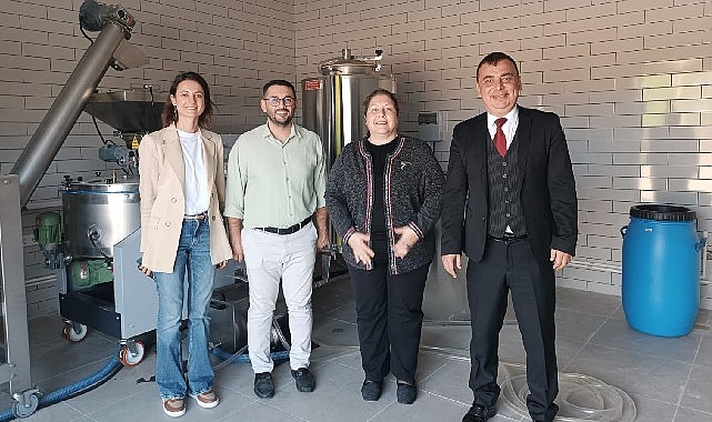 EÜ Çeşme Gastronomi Akademisinde sezonun ilk zeytinyağı üretildi