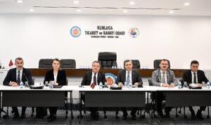 Başkan Böcek Kumluca Atatürk Stadyumu’ndaki çalışmaları inceledi