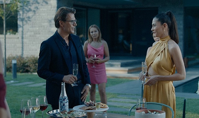 Netflix, başrollerinde Funda Eryiğit, Alperen Duymaz ve Mehmet Günsür’e yer veren Kül’ün fragmanını paylaştı