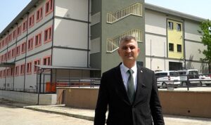 Gölcük Koray Aydın Parkı mevkiinde bulunan atıl haldeki kalıcı iş merkezi, Gölcük Belediyesi’nin girişimleri sonucunda eğitim yuvasına dönüştü