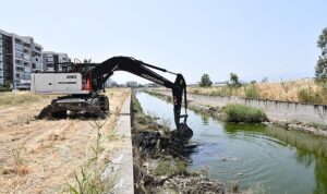 Çiğli’de Detaylı Çevre Temizliği Sürüyor