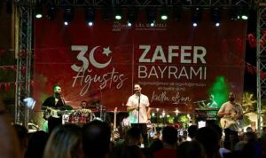 Çeşme’de 30 Ağustos coşkusu Başkan Denizli; “Zaferimizin 102. yılını büyük bir gururla kutladık”