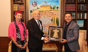 Paraguay’ın Ankara Büyükelçisi Ceferino Adrian Valdez Peralta, Nevşehir Belediye Başkanı Rasim Arı’yı ziyaret etti.