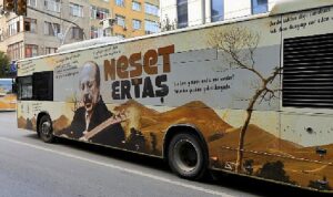 İETT, Türk Halk Müziği’nin en önemli ustalarından Neşet Ertaş’ı vefatının 12.yıl dönümünde vefa otobüsü ile anıyor