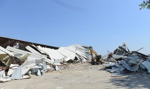 Çalı’da 2 bin 300 metrekarelik kaçak depo yıkıldı