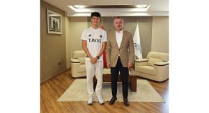 Başkan Büyükakın İzmitli şampiyonu kutladı