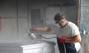 Kandıra Belediyesi, Çöp Konteynerlerini Tamir Ederek Tasarruf Sağlıyor