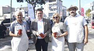 Osmangazi Belediyesi’nden vatandaşlara salça desteği