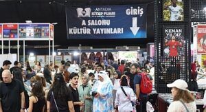 Antalya’da kitap şöleni yaşanıyor