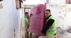 Konak’ta ‘Evden Eve Dayanışma’ devam ediyor