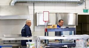 Narlıdere Belediyesi Zabıta ekiplerinden okul kantinlerine sıkı denetim