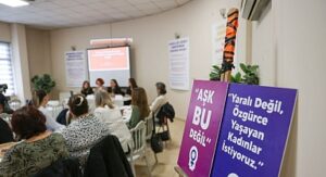 Buca’da Türk dizilerinde romantize edilen şiddet tartışıldı