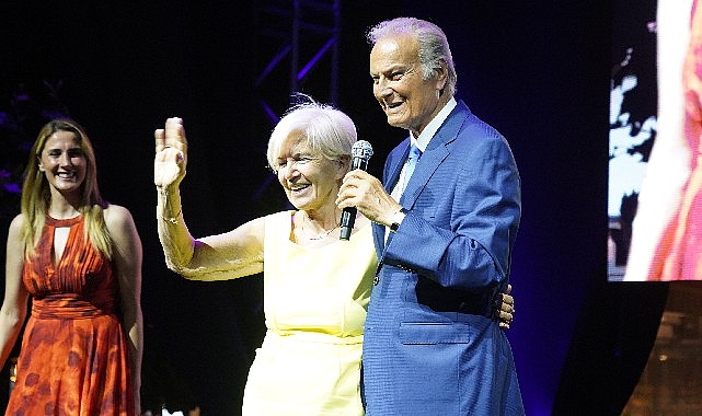 Ediz Hun’dan eşine teşekkür