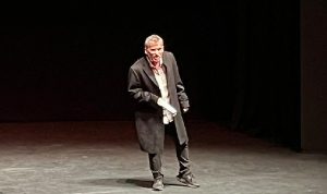 Belçika’nın tanınmış oyuncularından Arif Hakan “Bir Delinin Hatıra Defteri” ile şimdi İstanbul’da