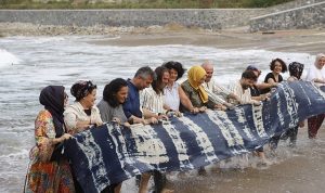 Cumhuriyet’in 100. Yılı anısına hazırlanan 100 metre uzunluğunda Şile Bezi denizle kavuştu