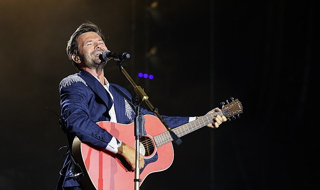 İlk Performansıyla Büyük İlgi Gören Yalın “Gitar Adam” 26 Ağustos’ta Yeniden Parkorman’da!