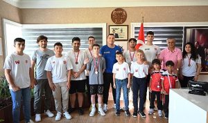Kemer Belediyesi Kick Boks takımından Başkan Topaloğlu’na ziyaret
