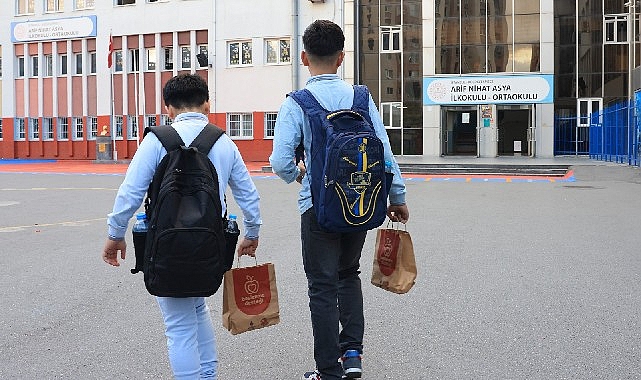 İBB’den 900 bin öğrenciye beslenme desteği