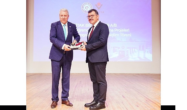 TÜBİTAK Başkanı Mandal, EÜ’de öğrencilerle bir araya geldi