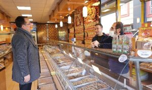 Başkan Savran, 350 evler mahallesi ve cevher dudayev mahallesi’ndeki esnafları ziyaret etti