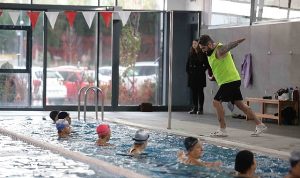 Çankaya’nın ilk kapalı yüzme havuzunda su cimlastiği ilgi görüyor