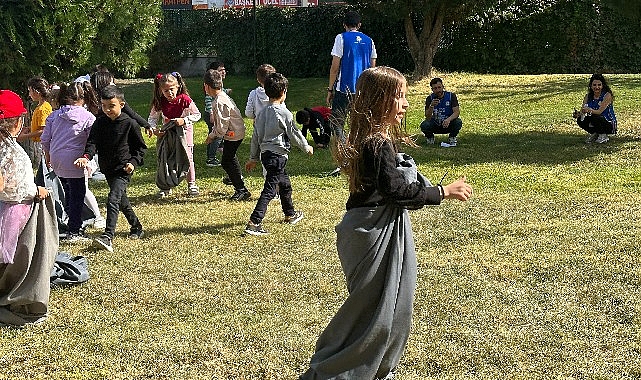 Domino’s Düş Gezgini Ateşböceği mobil eğitim tırı Ankara’ya ulaştı