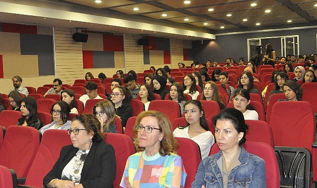 EÜ’de kadının sanat tarihindeki yeri konuşuldu