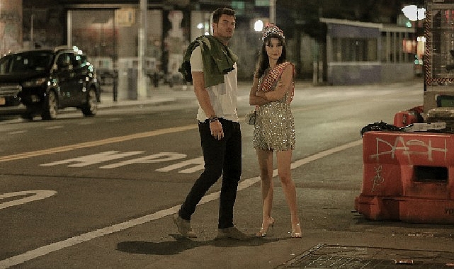 Netflix, başrollerini Kıvanç Tatlıtuğ ve Beren Saat’in paylaştığı yeni filmi İstanbul İçin Son Çağrı’nın resmi fragmanını yayınladı