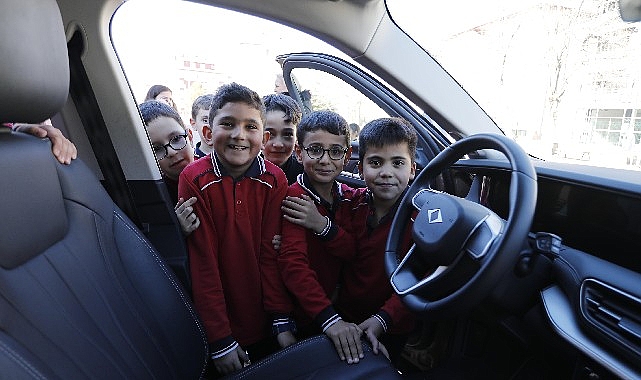 Başkan Savran’dan yerli malı haftası’nda öğrencilere togg sürprizi