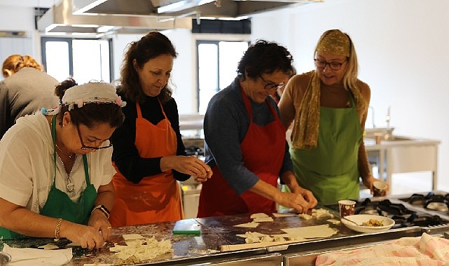 Geleneksel Yemek Atölyelerinin ilk lezzeti: Urla Mantısı (Kulaklı Mantı)