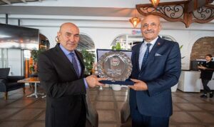 Sivil toplumdan tam destek Soyer:  “Türkiye’de vaat ettiğinin yüzde 87’sini gerçekleştiren bir belediye yok”