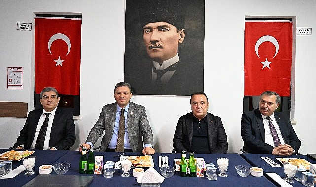 Başkan Böcek yeni yıla itfaiye ekipleri ile birlikte girdi