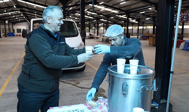 Büyükşehir’den Kartepe’de pazarcıya sabah çorbası