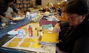 Efes Selçuk’ta kadınlar sanatla üreterek güçleniyor