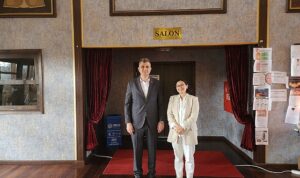 Gölcük Belediyesi tarafından düzenlenen etkinlikte; engelli bireyler, ‘Acı ve Tatlı Hayat’ filmini ücretsiz olarak izlediler.