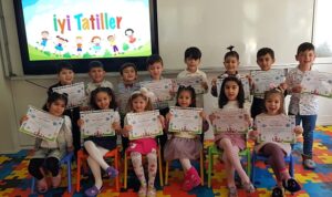 Milas Belediyesi çocuk oyun evinde karne heyecanı