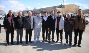 “Karaman için canla başla” şehrin sokaklarını adım adım gezen Belediye Başkanı Savaş Kalaycı, sanayi sitesindeki ziyaretlerine devam ediyor.