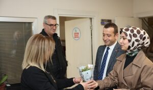 Muharrem Tutuş’tan Belsa’da kadın personele çiçekli kutlama