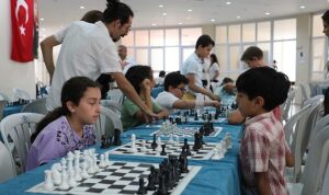 Aydın Büyükşehir Belediyesi kültür merkezlerinin düzenlediği Geleneksel Satranç Turnuvası bu yıl da heyecan dolu anlara sahne oldu