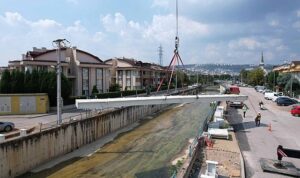 Yahya Kaptan’a yapılan yaya köprüsü hız kazandı