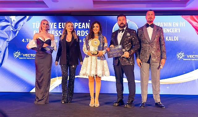 Avrupa’da Türk Gururu: Arzu Kaldı, “Avrupa’nın En İyi Influencer’ı” Seçildi!