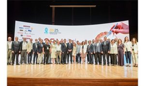 Başkan Tugay: Bilinçli olmalı,  güzel bir ülke için hep birlikte çalışmalıyız