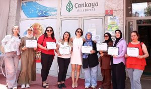 Cebeci Çankaya Evi’nde Mezuniyet Sevinci: 180 Kursiyer Katılım Belgesi Aldı