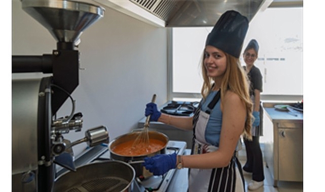 Dersler değil tencereler kaynadı