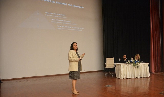 EÜ’de yapay zekâ ve mesleklerin geleceği konuşuldu