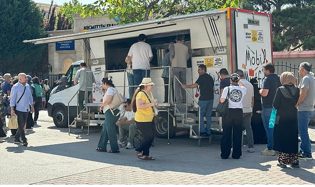 Konya Büyükşehir YKS’ye Giren Öğrencilerin Ailelerine İkramlarda Bulundu