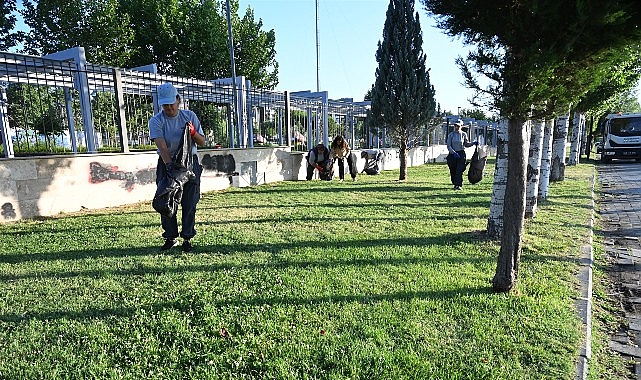 Salihli Belediyesi Temizlik İşleri ile Park ve Bahçeler Müdürlüğü ekiplerimiz, Gümüşçayı ve Kurşunlu piknik alanlarını titizlikle temizleyerek pırıl pırıl hale getirdi.