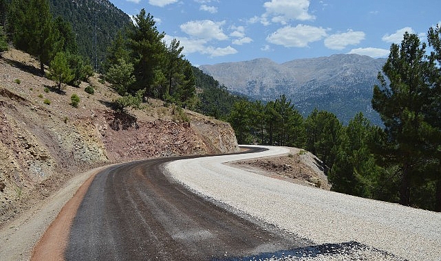 Büyükşehir’in kırsalda yol atağı sürüyor