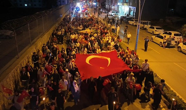 Gölcük, 15 Temmuz Destanı İçin Yine Dimdik Ayakta